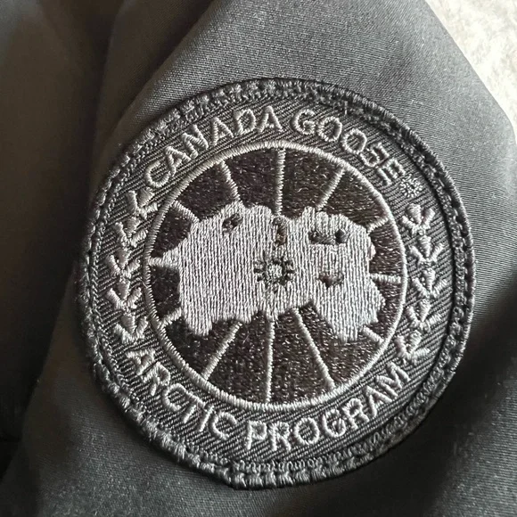 Canada Goose MacMillin Jacket - Picture 14 of 15